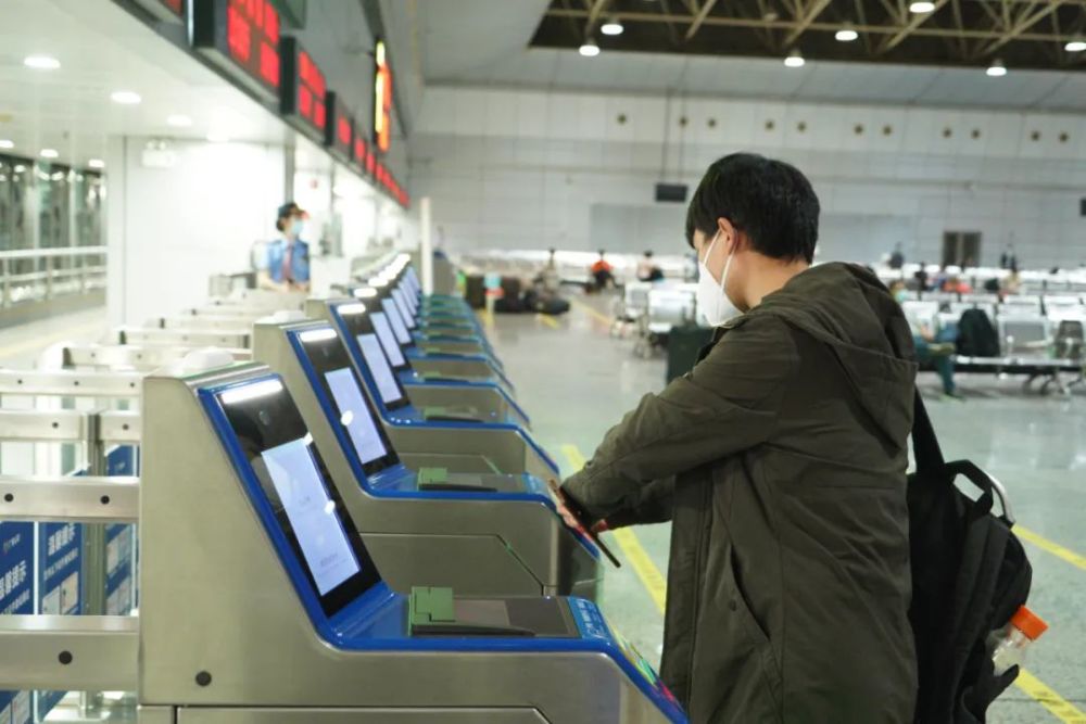 深圳保安机场东莞火车站约车接送