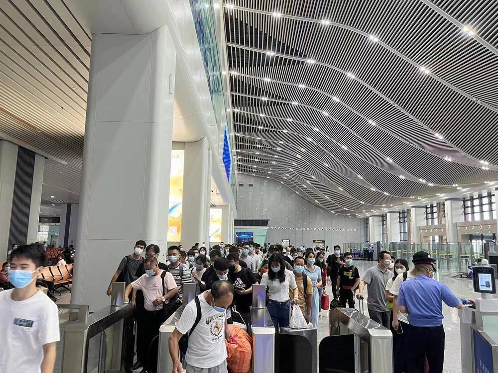 深圳保安机场深圳北站包车接送